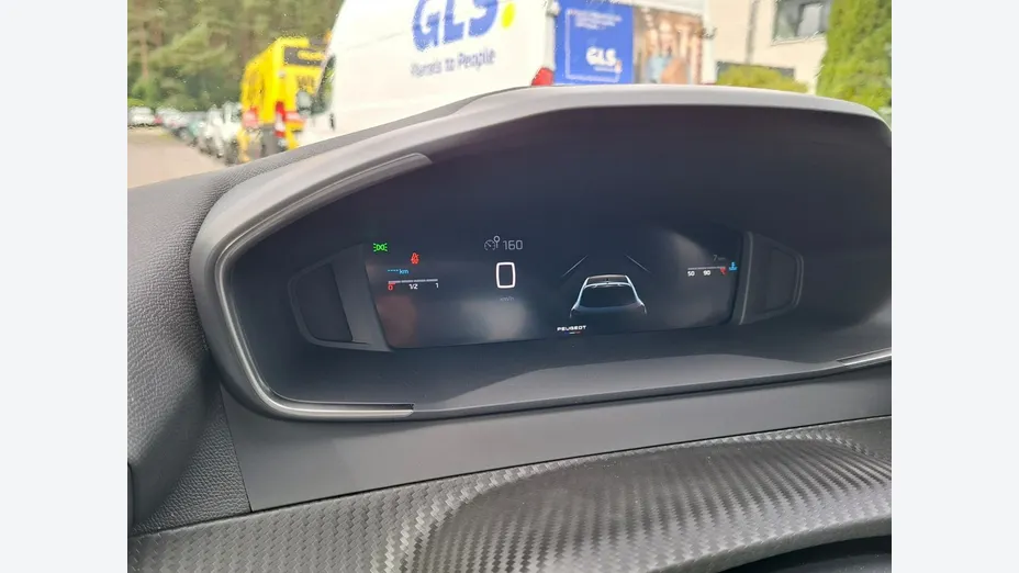 PEUGEOT 208 -