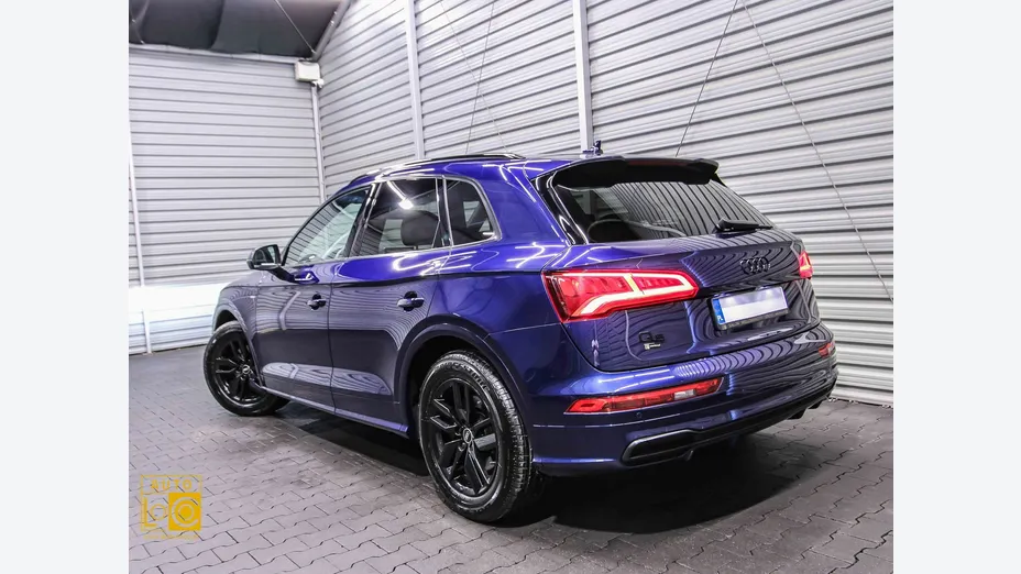AUDI Q5 -