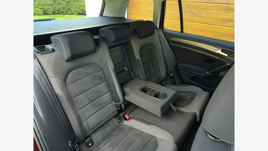 VOLKSWAGEN Golf -