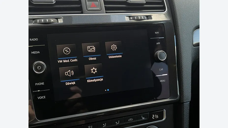 VOLKSWAGEN Golf -