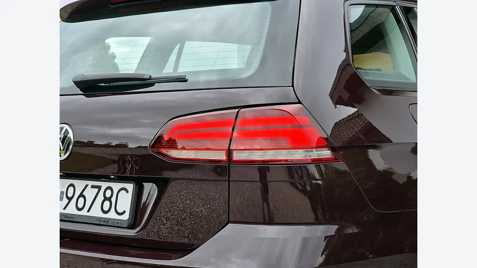 VOLKSWAGEN Golf -