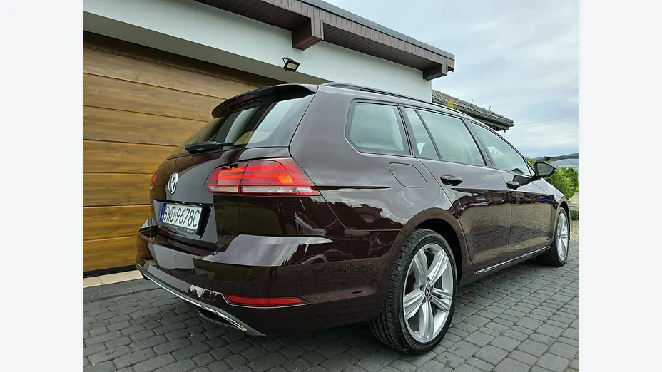 VOLKSWAGEN Golf -