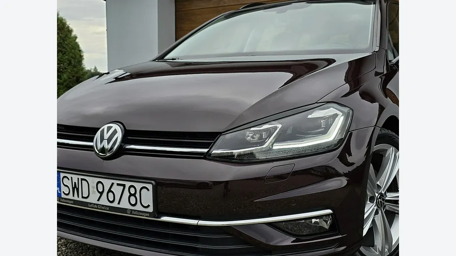 VOLKSWAGEN Golf -