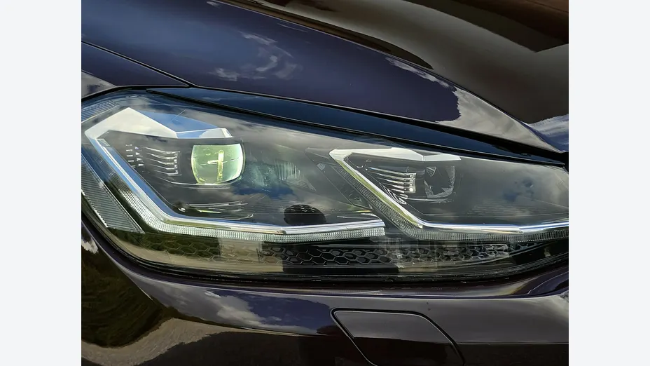 VOLKSWAGEN Golf -