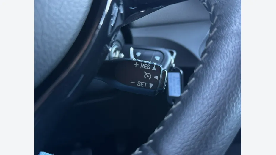 TOYOTA Yaris -