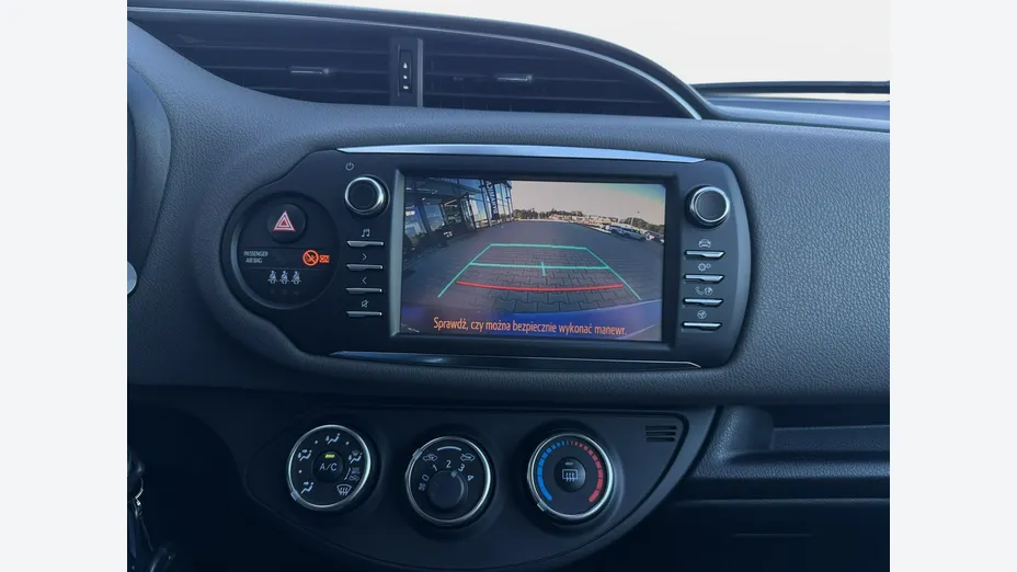 TOYOTA Yaris -