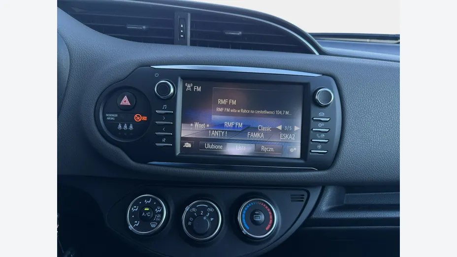 TOYOTA Yaris -