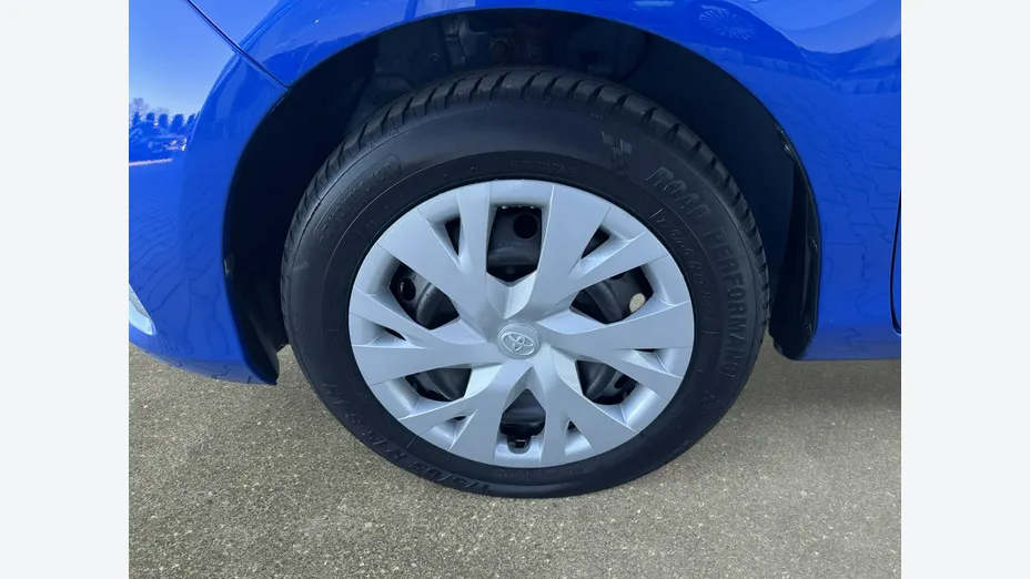 TOYOTA Yaris -