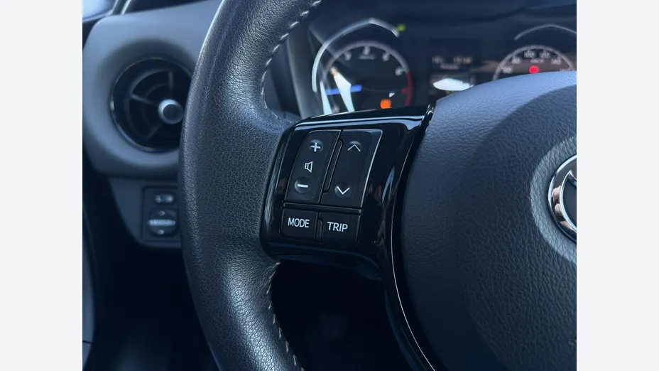 TOYOTA Yaris -