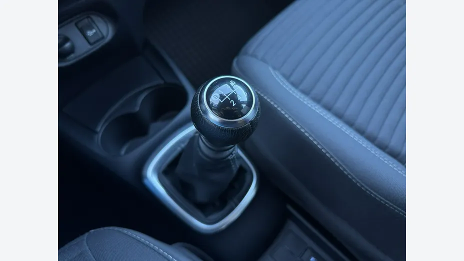 TOYOTA Yaris -