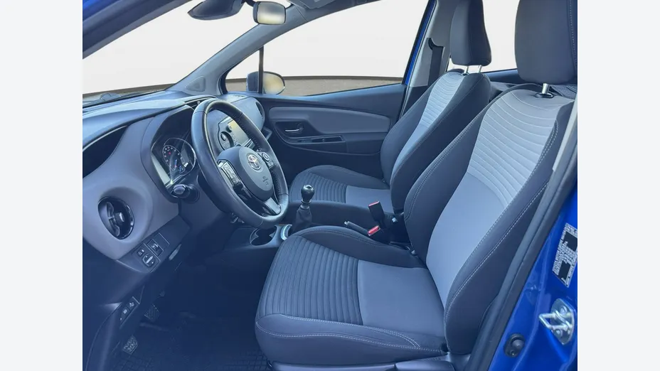 TOYOTA Yaris -