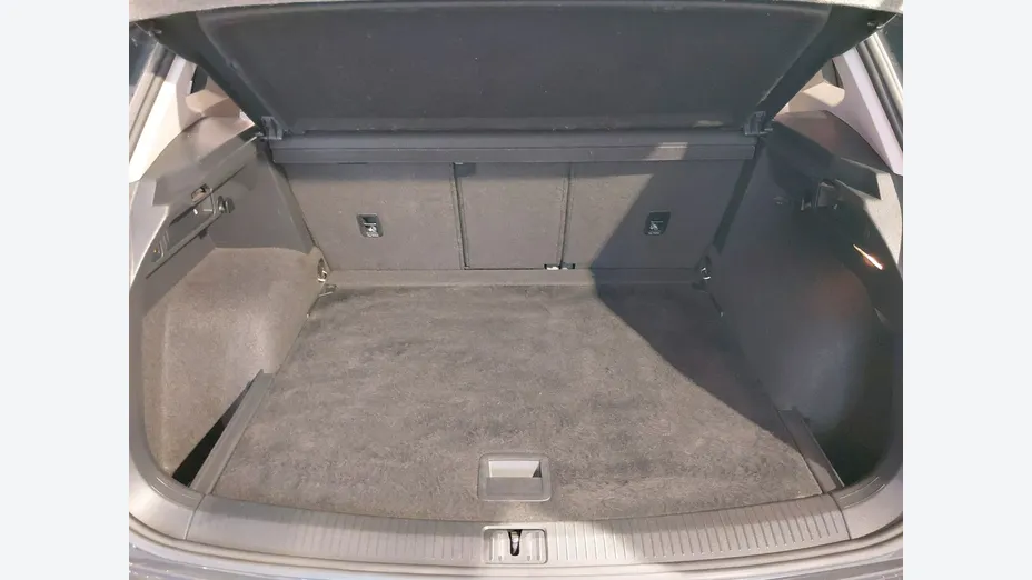 VOLKSWAGEN Tiguan -