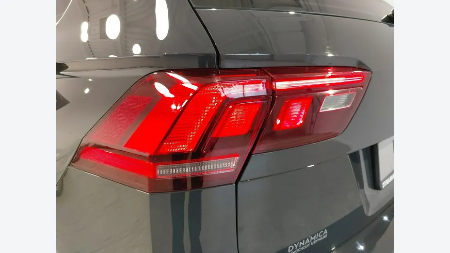 VOLKSWAGEN Tiguan -