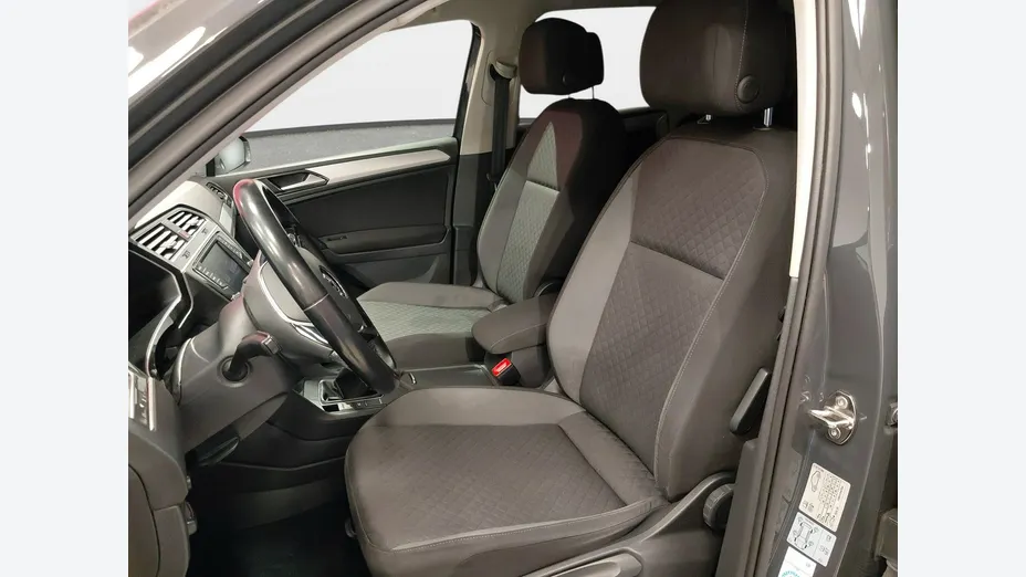 VOLKSWAGEN Tiguan -
