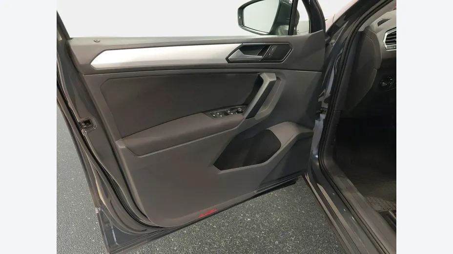 VOLKSWAGEN Tiguan -