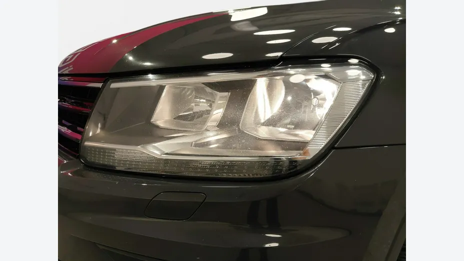 VOLKSWAGEN Tiguan -
