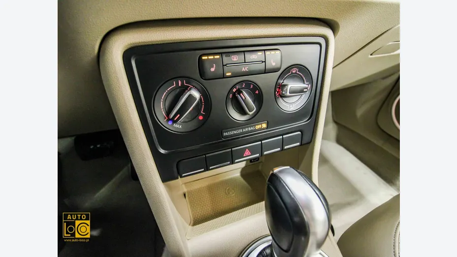VOLKSWAGEN Beetle -
