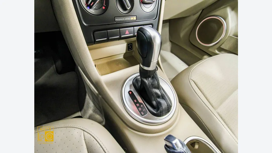 VOLKSWAGEN Beetle -