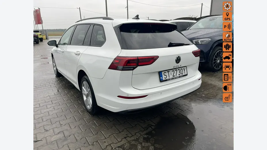 VOLKSWAGEN Golf -