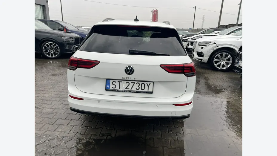 VOLKSWAGEN Golf -