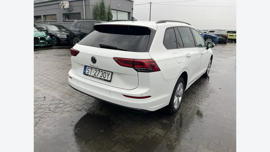 VOLKSWAGEN Golf -