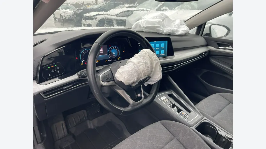 VOLKSWAGEN Golf -