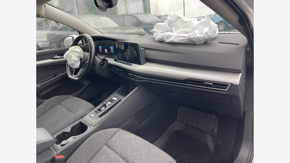 VOLKSWAGEN Golf -