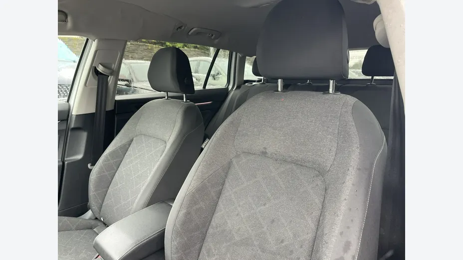 VOLKSWAGEN Golf -
