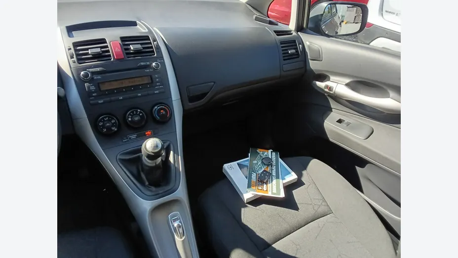 TOYOTA Auris -