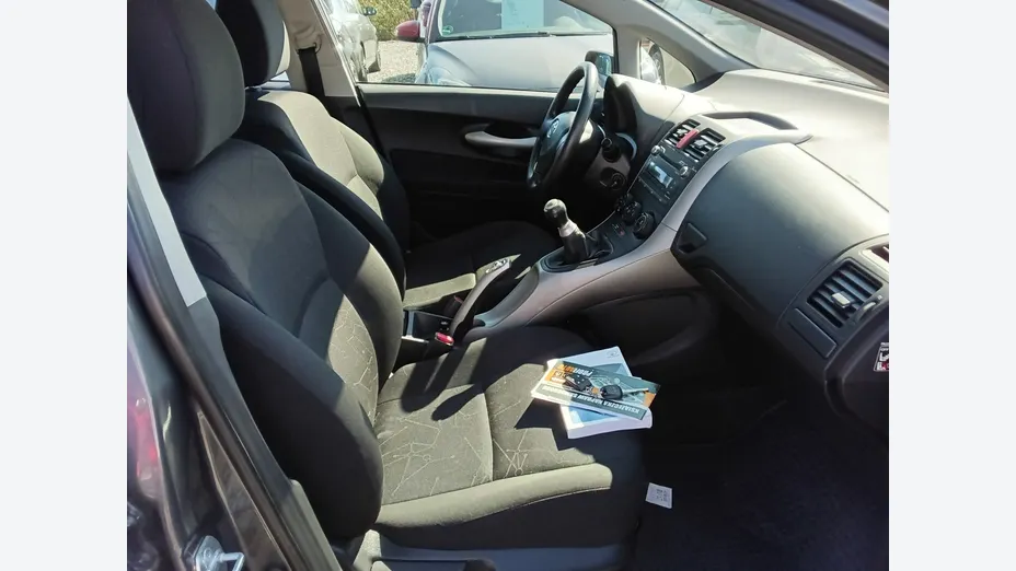 TOYOTA Auris -