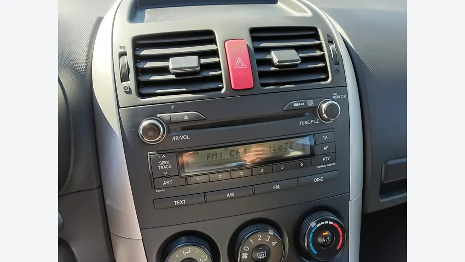 TOYOTA Auris -
