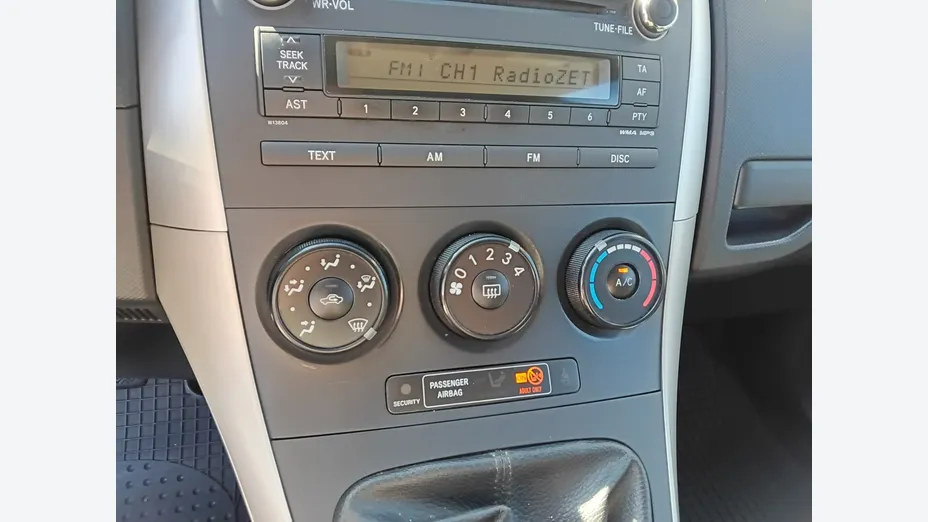TOYOTA Auris -