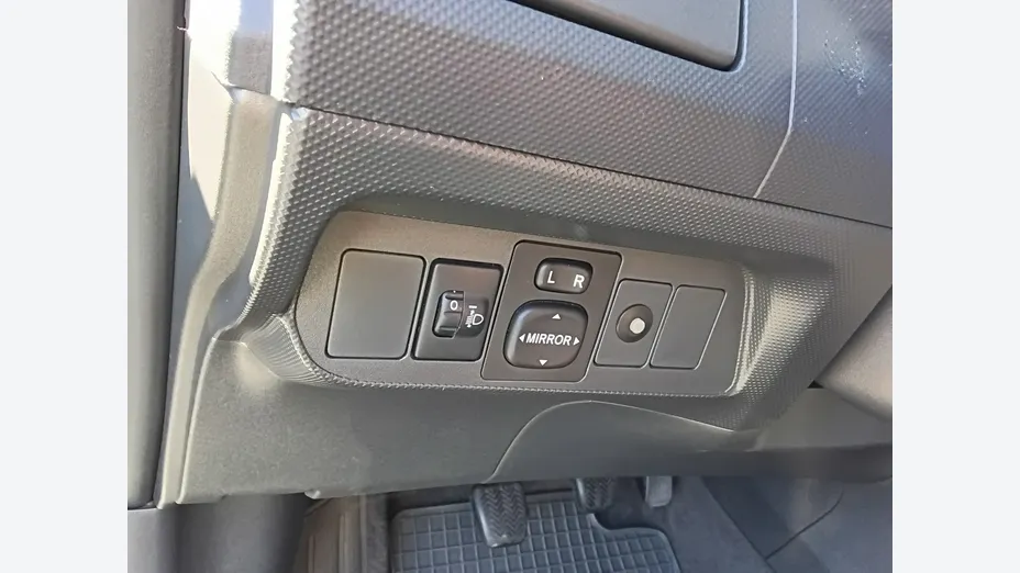 TOYOTA Auris -