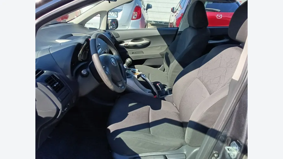TOYOTA Auris -