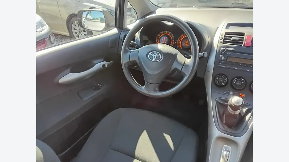 TOYOTA Auris -