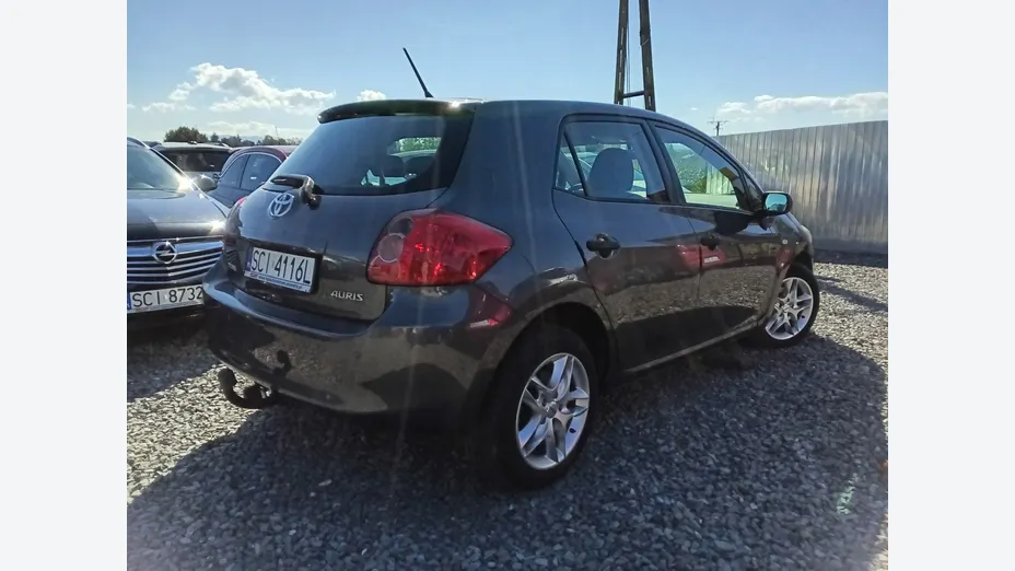 TOYOTA Auris -