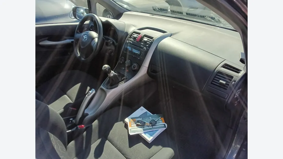 TOYOTA Auris -