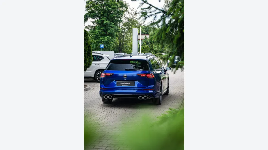 VOLKSWAGEN Golf -