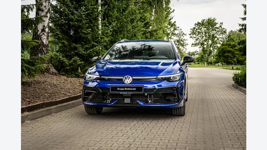 VOLKSWAGEN Golf -