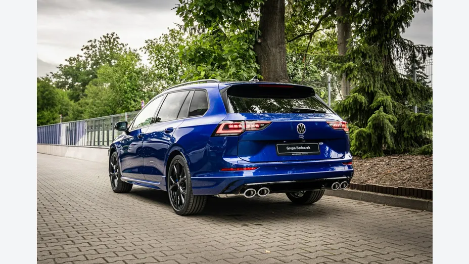VOLKSWAGEN Golf -