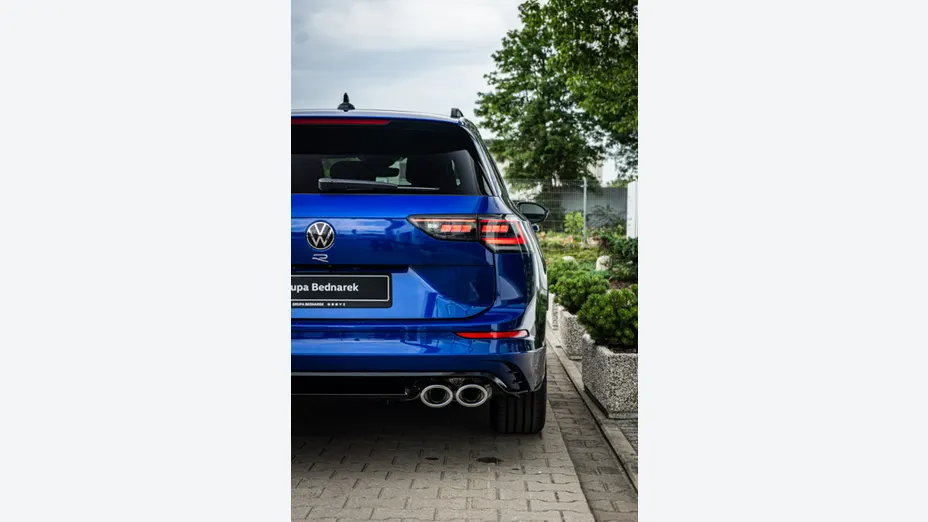 VOLKSWAGEN Golf -