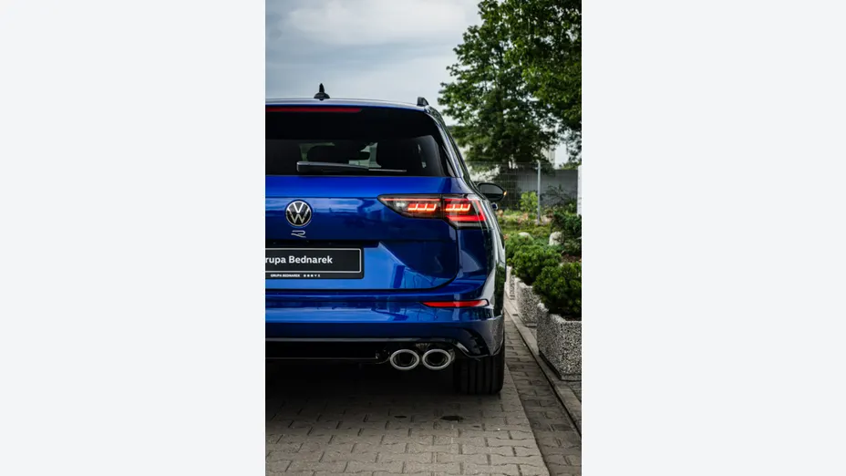 VOLKSWAGEN Golf -