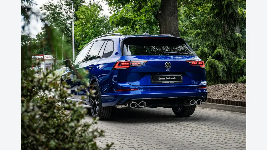 VOLKSWAGEN Golf -