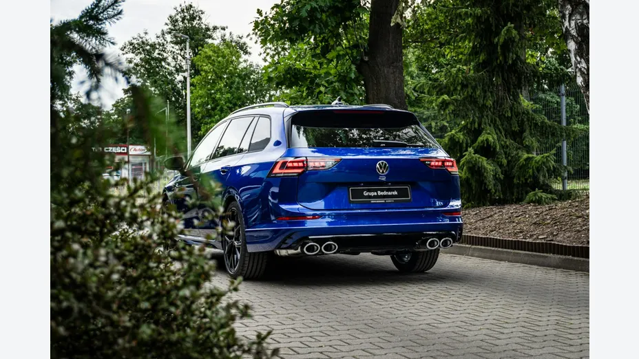 VOLKSWAGEN Golf -