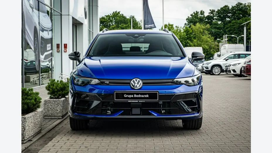 VOLKSWAGEN Golf -