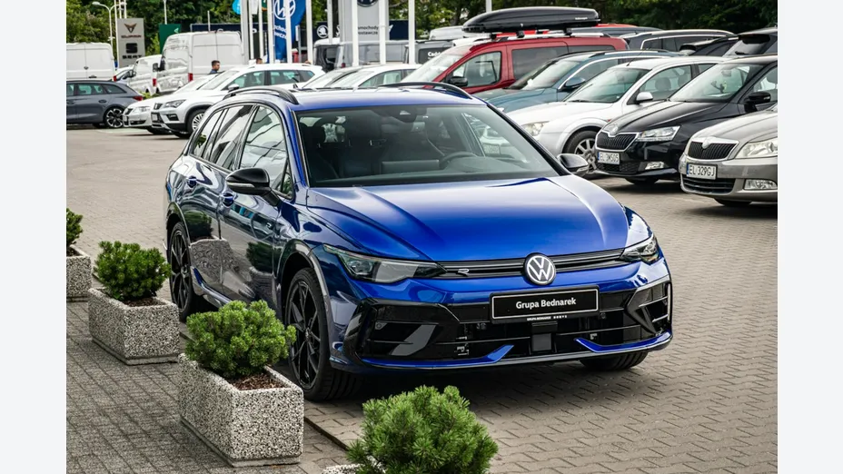 VOLKSWAGEN Golf -