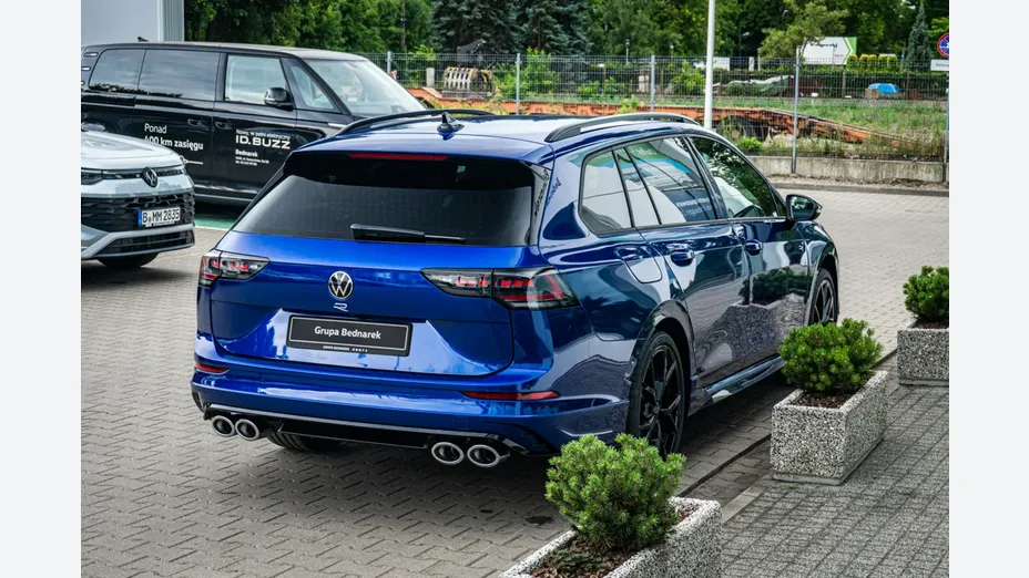 VOLKSWAGEN Golf -