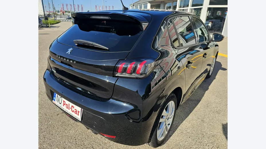 PEUGEOT 208 -