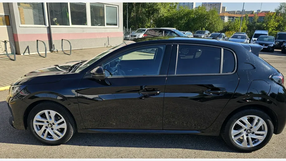 PEUGEOT 208 -