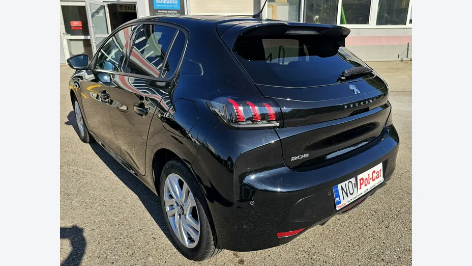 PEUGEOT 208 -